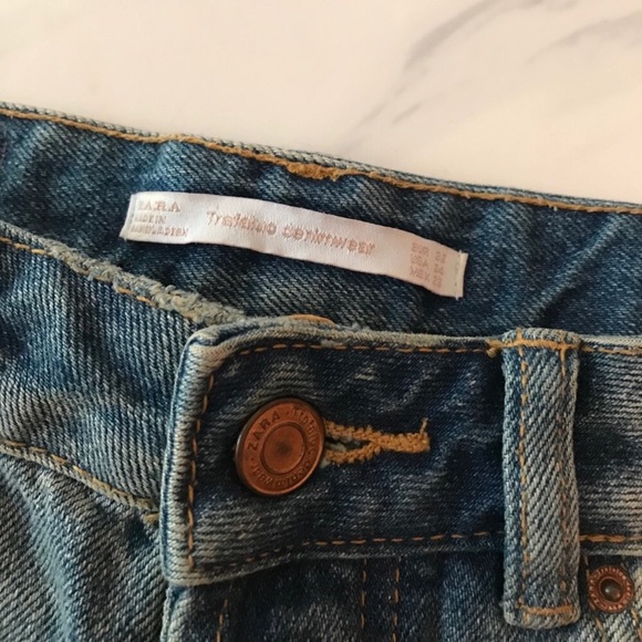 🦋Zara Butterfly Distressed Jean Shorts! - Picture 4 of 9